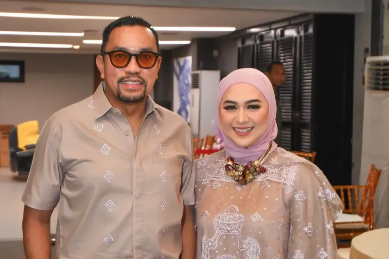 Istri Ahmad Sahroni Siapa? Jadi Sorotan Usai Diduga Kabur ke Singapura Naik Jet Pribadi – Poskota